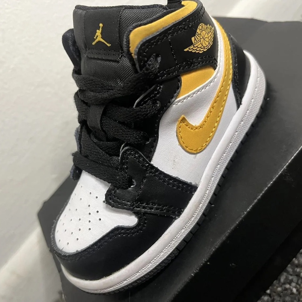 Kids Jordan 1 Mid